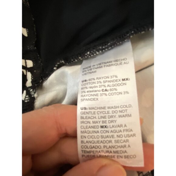 Chicos Size 6 Womens Black & White Animal Print Pants Size 0.5 - Picture 4 of 9